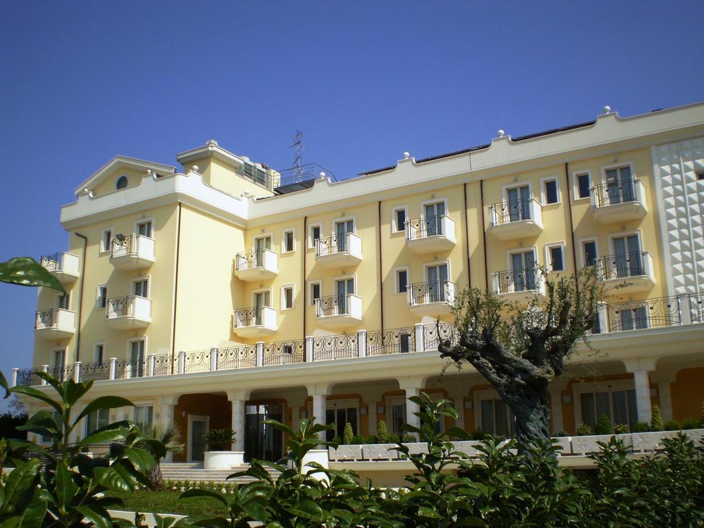 Hotel Concorde Sant'Egidio alla Vibrata Ngoại thất bức ảnh