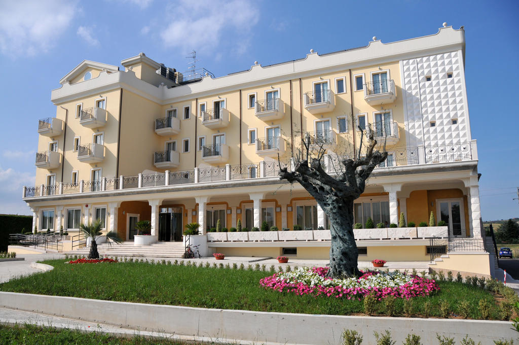 Hotel Concorde Sant'Egidio alla Vibrata Ngoại thất bức ảnh