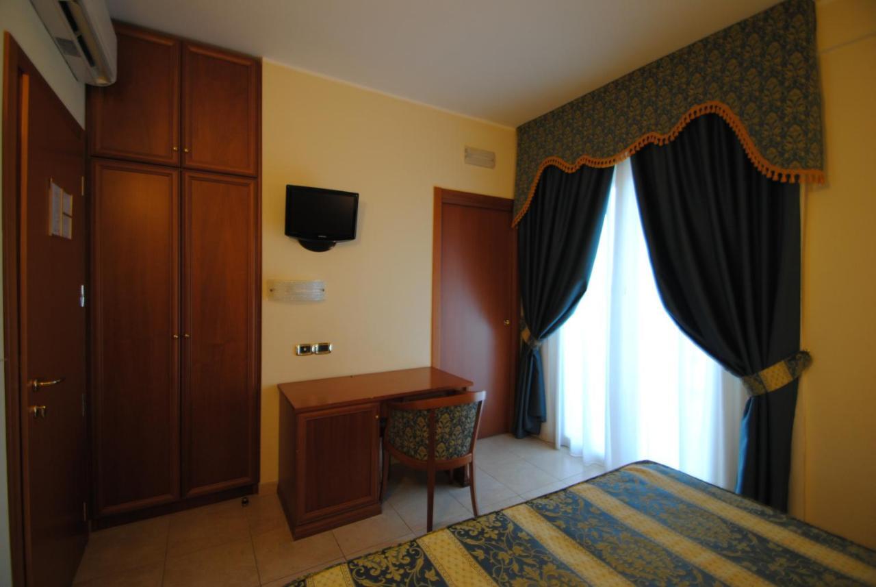 Hotel Concorde Sant'Egidio alla Vibrata Ngoại thất bức ảnh